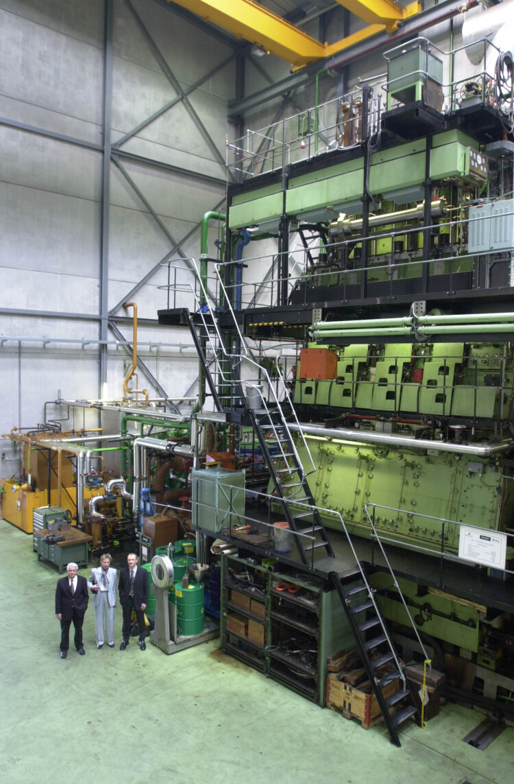  2004: Wärtsilä, 4-Zylinder-Zweitakt-Versuchsmotor in Oberwinterthur 