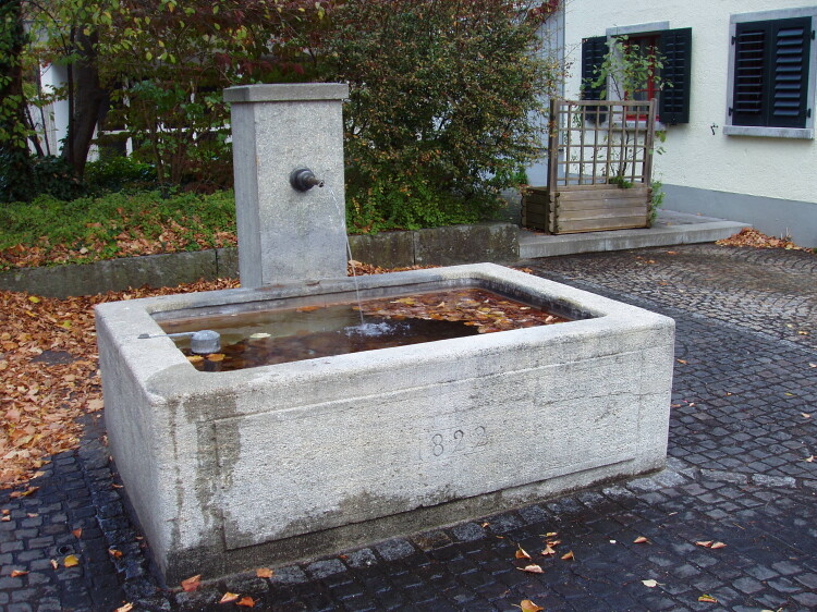 Brunnen an der Ecke Bachtelstrasse/Zielstrasse
