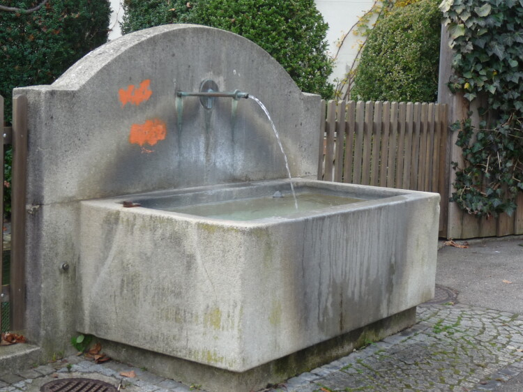 Brunnen an der Ecke Weinberg- /Aussredorfstrasse