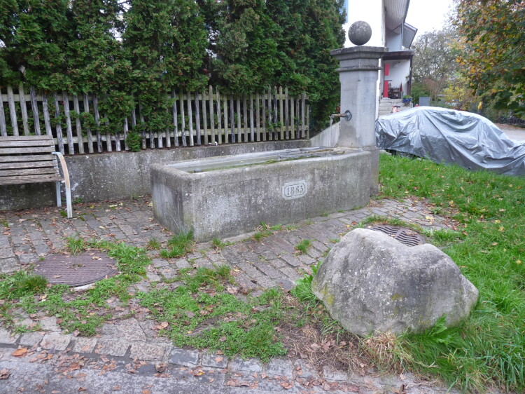 Brunnen an der Ecke Helm- / Hirtenweg