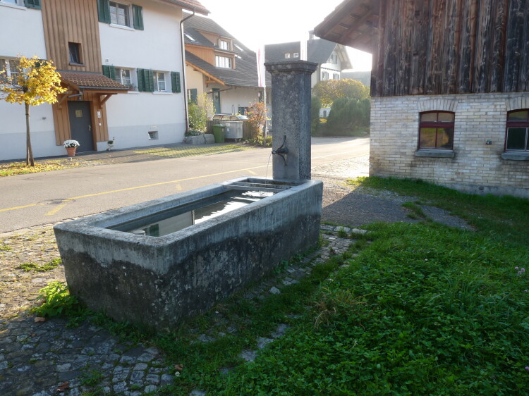 Brunnen an der Eidbergstrasse 39