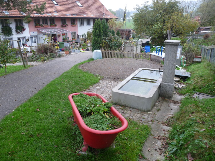 Brunnen an der Ibergstrasse 129
