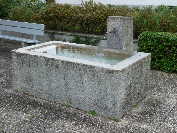 Burnnen an der Ecke Landvogt Waser- / Hinterdorfstrasse