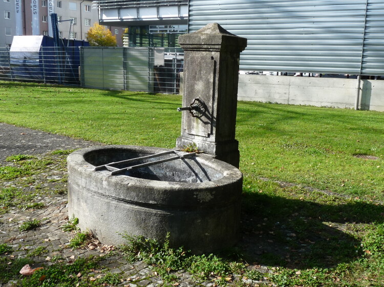 Der Brunnen erinnert an den einstigen dörflichen Charakter von Töss, 2012