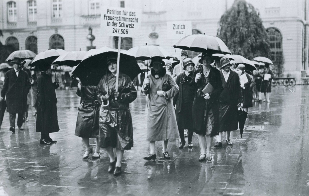Das Aktionskomitee aus dem Bezirk Winterthur bei der Einreichung der Frauenstimmrechtspetition in Bern, Juni 1929